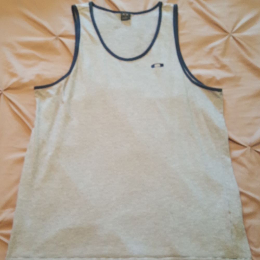 Men's Oakley tank